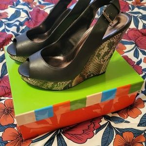 NWT Charles by Charles David wedges size 8.5